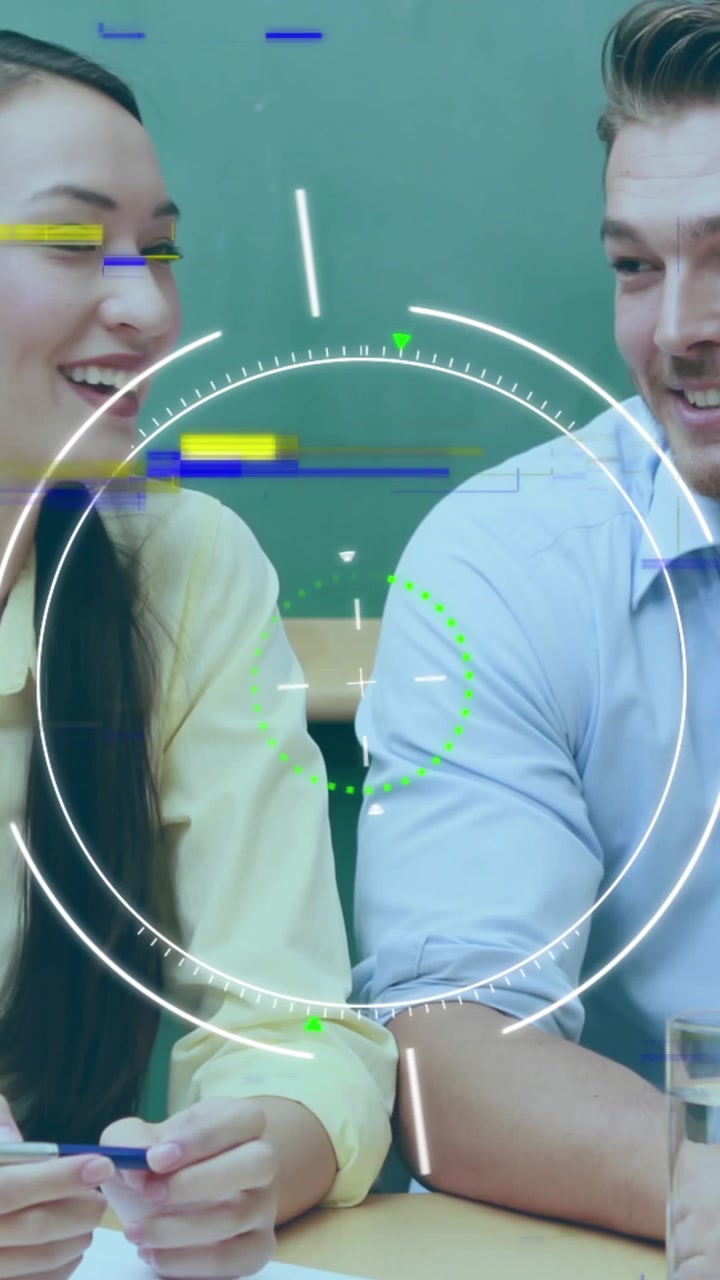 Animazione di scansione dell'ambito su diverse persone in ambito business in ufficio