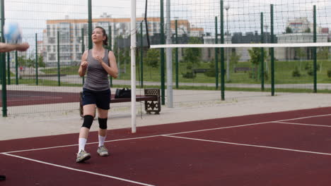 nahaufnahme multiethnischer freunde in sportbekleidung