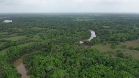 Toma-Aérea-Con-Drone-De-Humedal-En-República-Dominicana