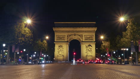 Timelapse-Del-Tráfico-Nocturno-Cerca-Del-Arco-Triunfal