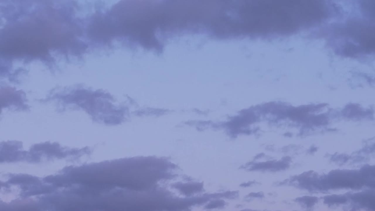 하늘에서 움직이는 구름의 타임스