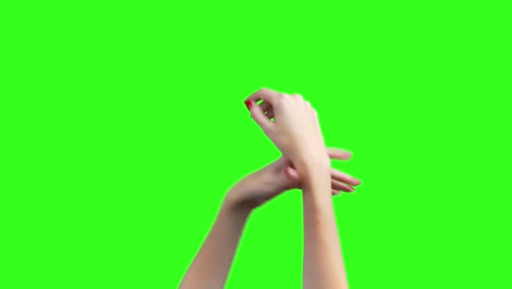disparo de manos femeninas que muestran el gesto de despertar en fondo verde