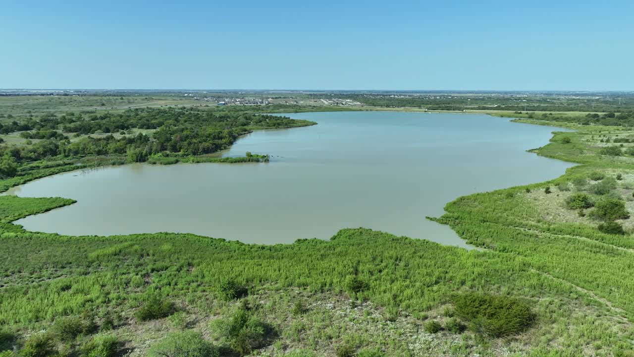video de avión no tripulado del lago en midlothian