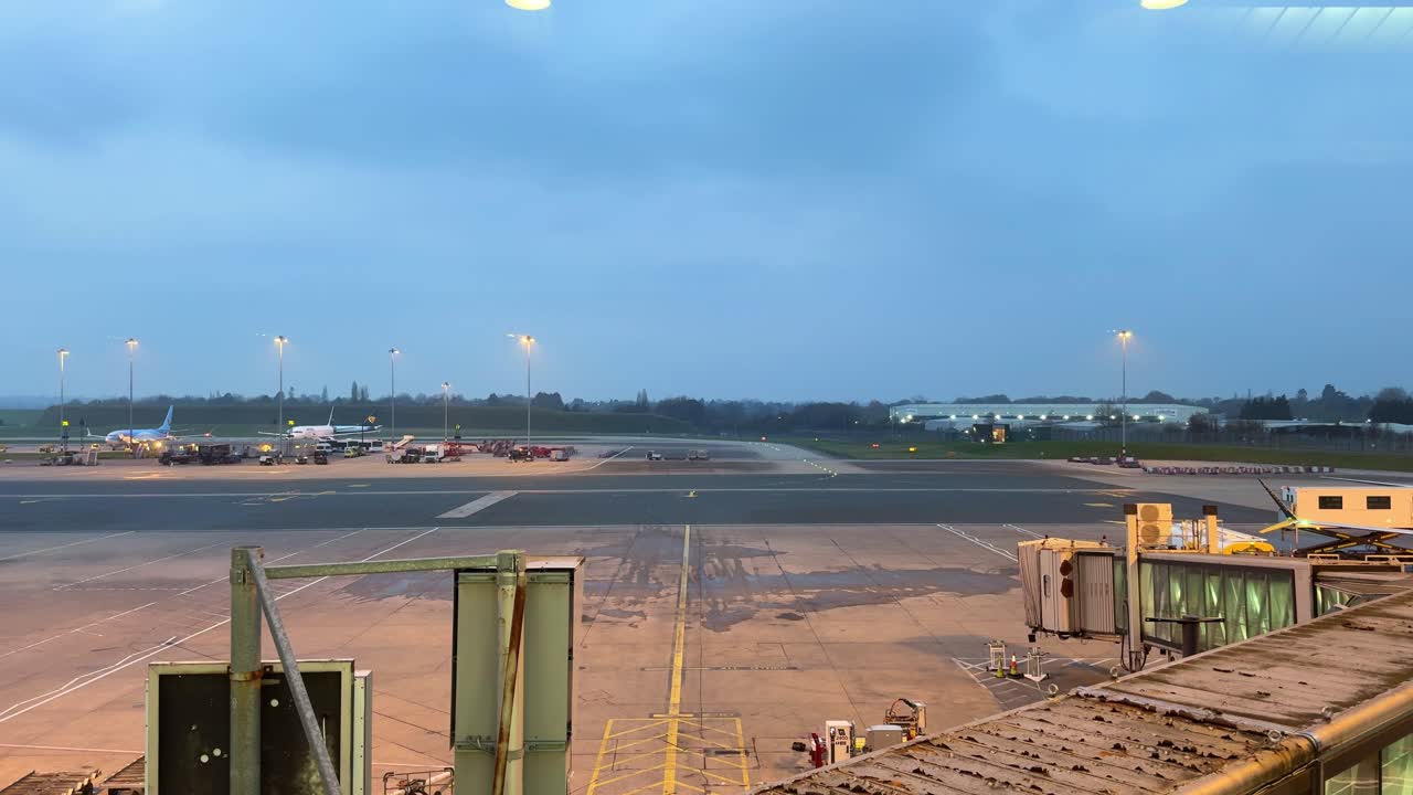 말라가 코스타 델 솔 (malaga costa del sol) 항공 공항 (aeropuerto agua) 은 스페인 남부의 공항이다.