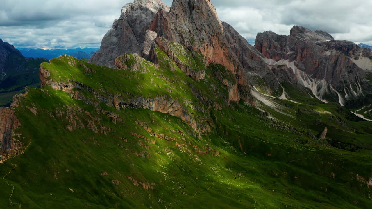 seceda 산, 발 가르데나. 공중 공개 샷, 이탈리아