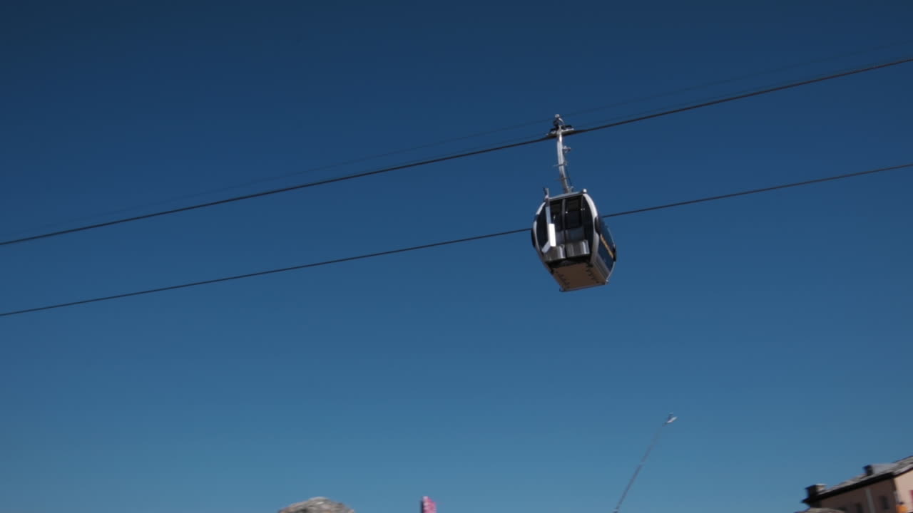 tramvia aerea nelle alpi in svizzera