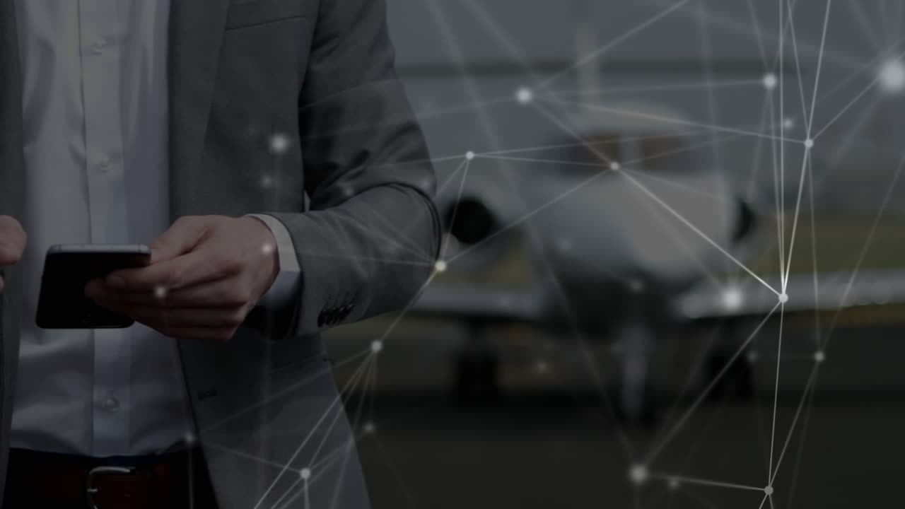 animación de la red de conexiones a través de un empresario caucásico que usa un teléfono inteligente