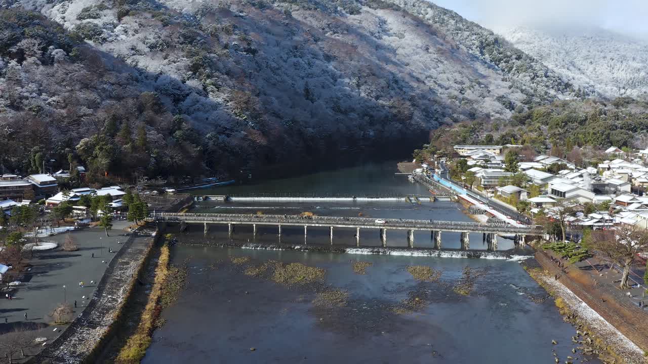 arashiyama aéreo después de la nieve en kyoto, japón