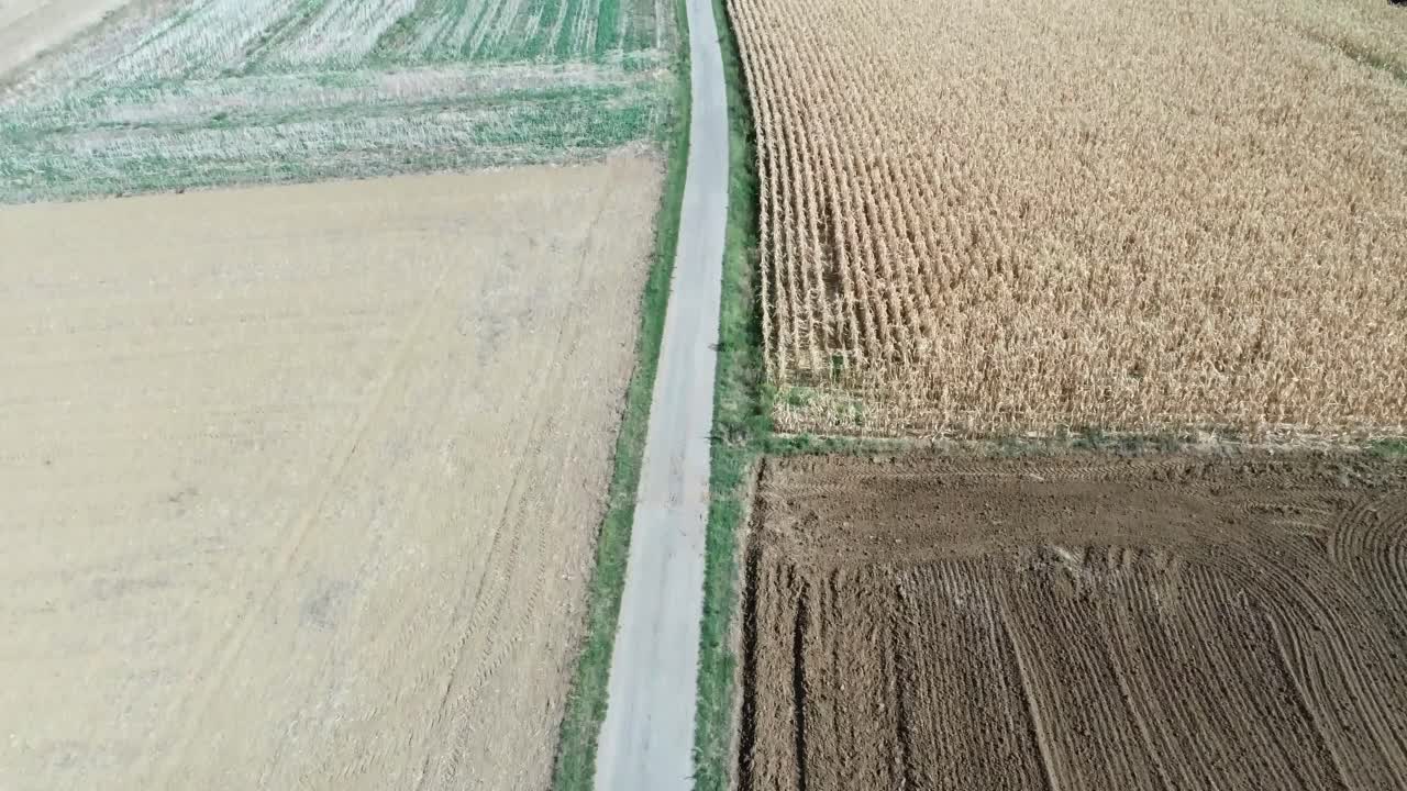 드론은 4가지 다른 종류의 재배 농장을 촬영했습니다.