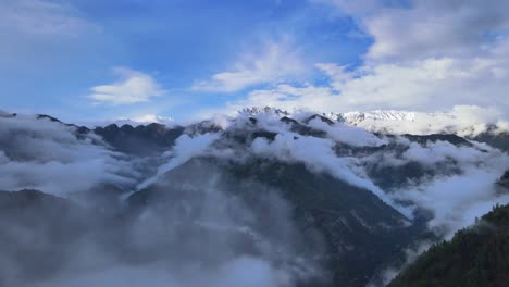 Drone-Shot-of-a-cloudy-Sainj-Valley-in-Himachal-Pradesh-near-Manali,-Kasol-17