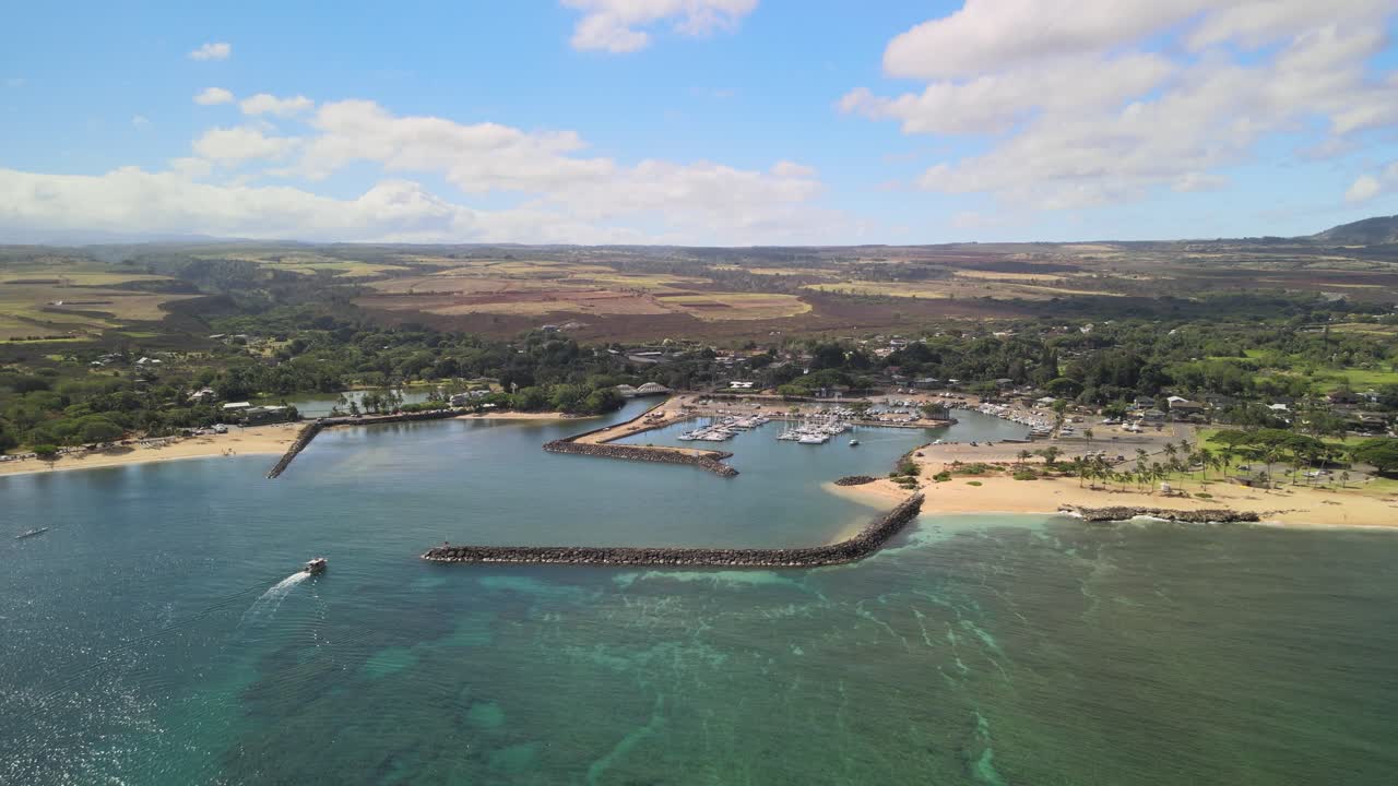오아후 하와이의 해이와 다리에서 뒤로 날아가는 공중 전망