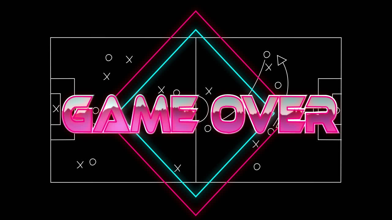 Animazione del testo Game Over su forme geometriche al neon e diagramma di un campo da calcio