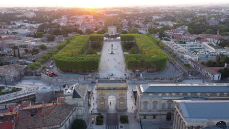 Parque-Peyrou-Durante-La-Puesta-De-Sol-Vista-Aérea-Arco-Del-Triunfo-Montpellier-Francia