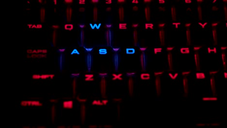 backlit illuminated keyboard in red whit the wasd keys in blue for a perfect gaming experience whit a breathing pattern zoom in