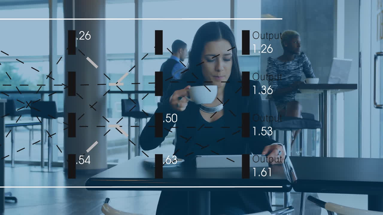 Animazione di linee illuminate e numeri su donna caucasica che beve caffè e usa un tablet