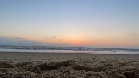 Time-lapse-of-people-walking-at-the-beach-in-California-after-sunset