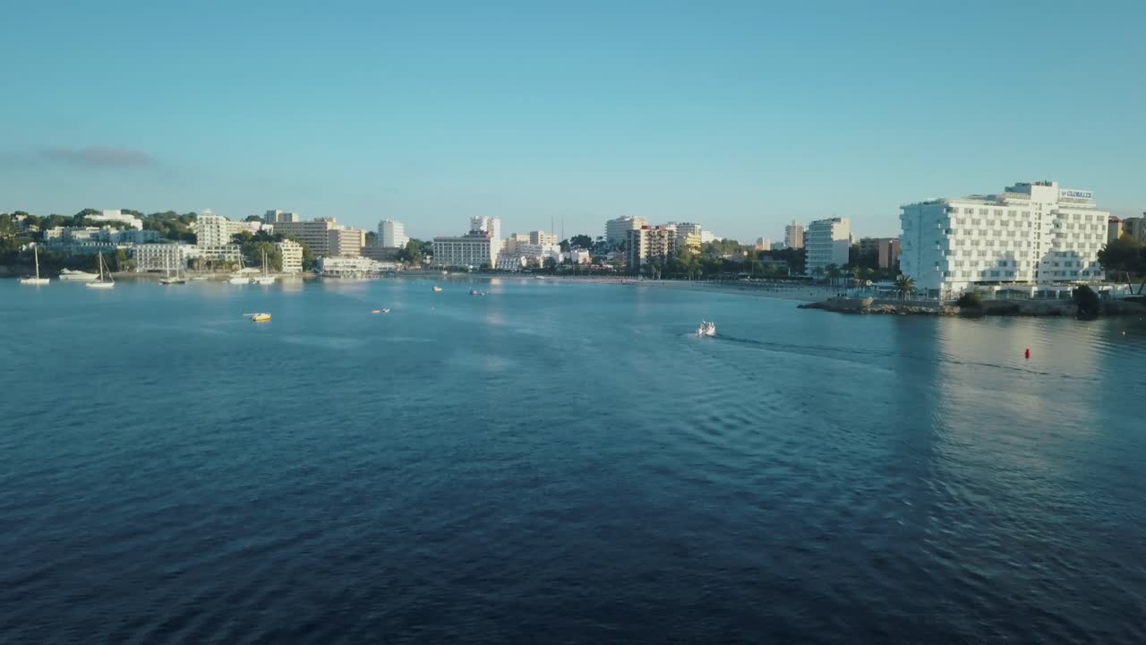 스페인 마요르카 남쪽에 있는 팔마노바 해변의 멋진 전망, 발레아레스 제도 - 일출 - 일몰 지중해