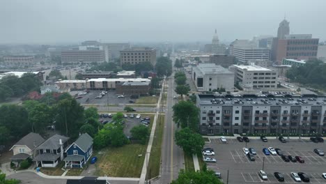 Smoke-covering-Lansing,-Michigan-and-capitol-building