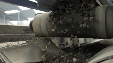 belt conveyor, cold elevator and hopper to supply cold aggregate from cold bin