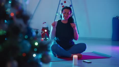 woman enjoying christmas yoga session