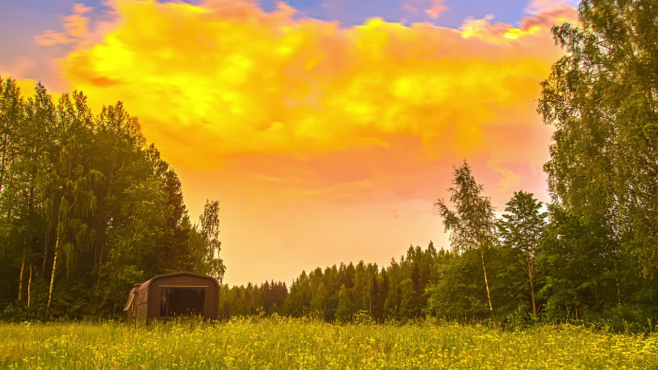 하루 종일 푸른 숲 속에 있는 열목재 집