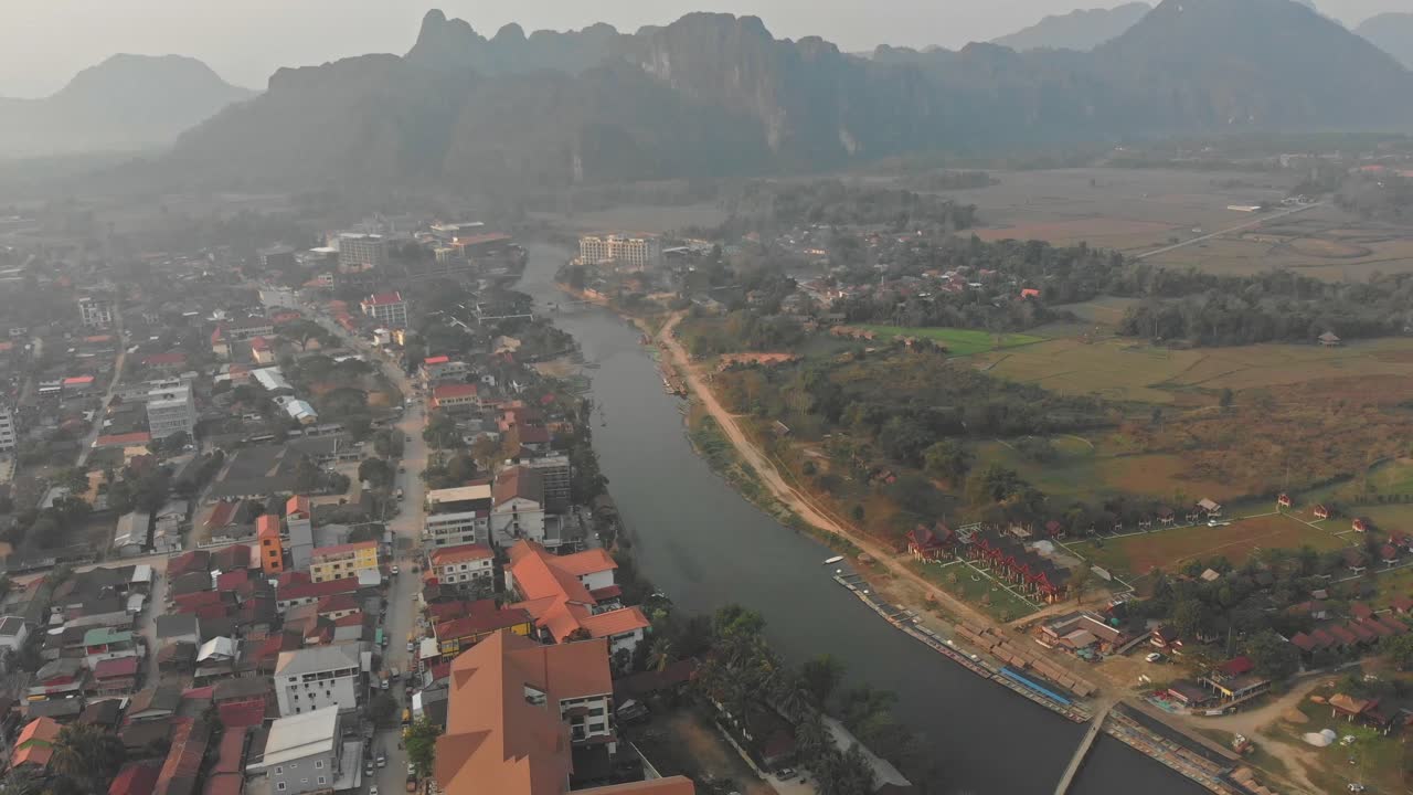 아침 빛과 함께 vang vieng 라오스의 넓은, 공중