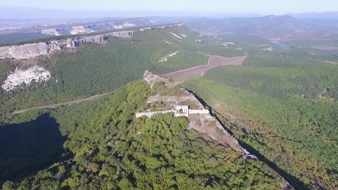 산 꼭대기 의 요새 의 공중 사진