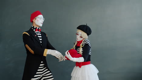 mime couple kissing with heart