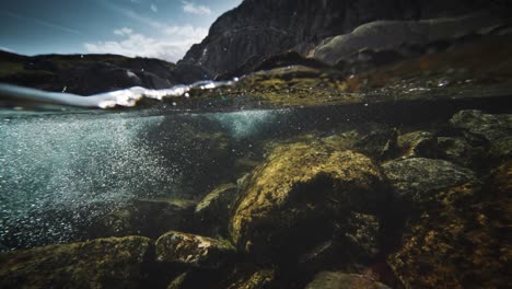 eine über-unter-aufnahme des seichten flusses-3