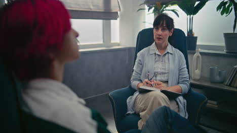 woman therapist listens to a patient