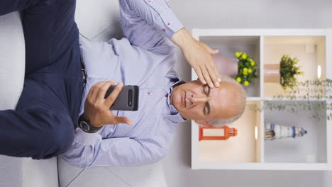 Vertical-video-of-Old-man-arguing-with-his-wife-on-the-phone.-The-man-is-breaking-up-with-his-wife.