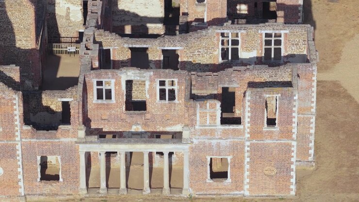 Resti della Houghton House, antico edificio signorile nel Bedfordshire, Inghilterra, Regno Unito, ripresa aerea con drone