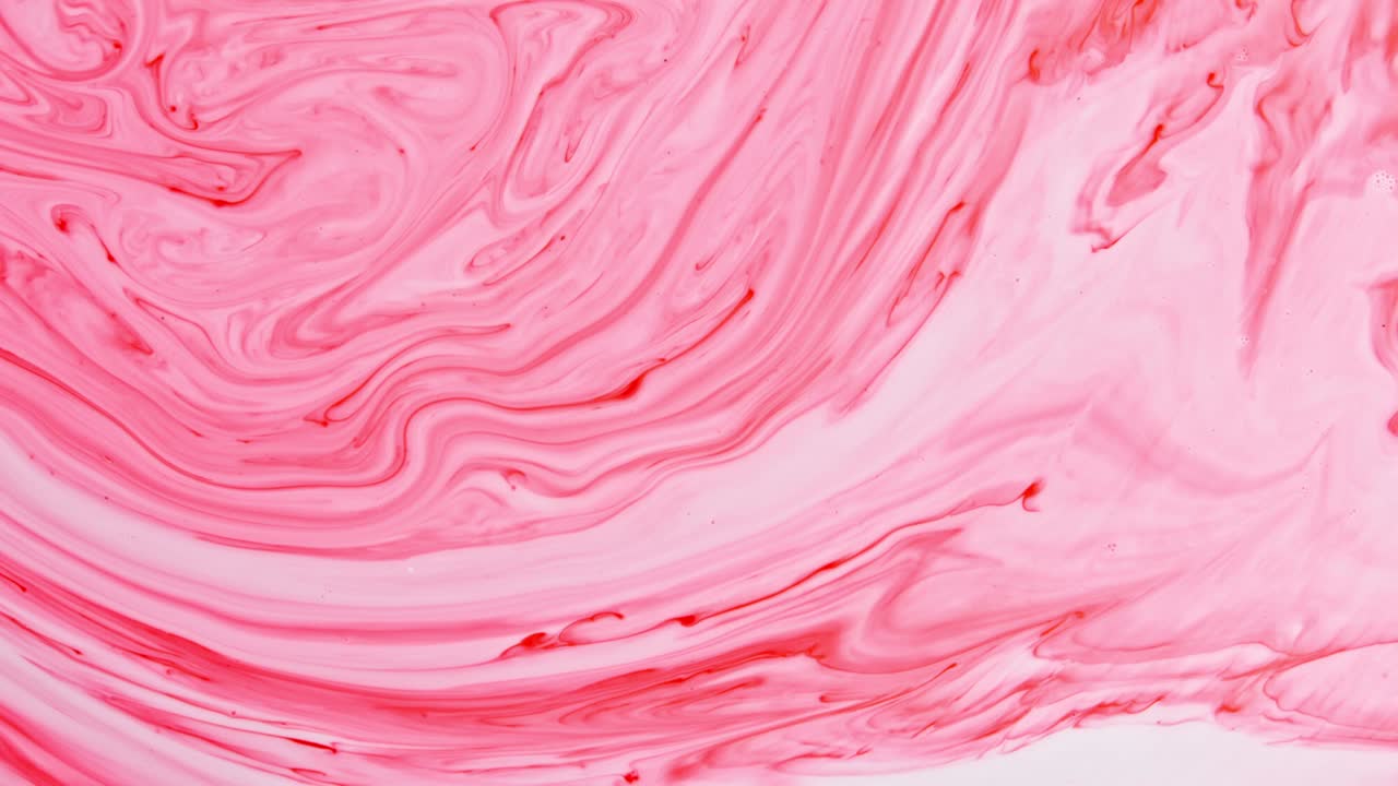 colores abstractos extendiendo pintura girando y estallando