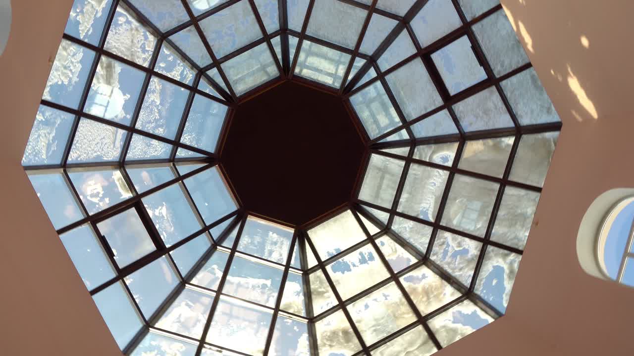 추상적인 기술적 형상, 카메라 회전.