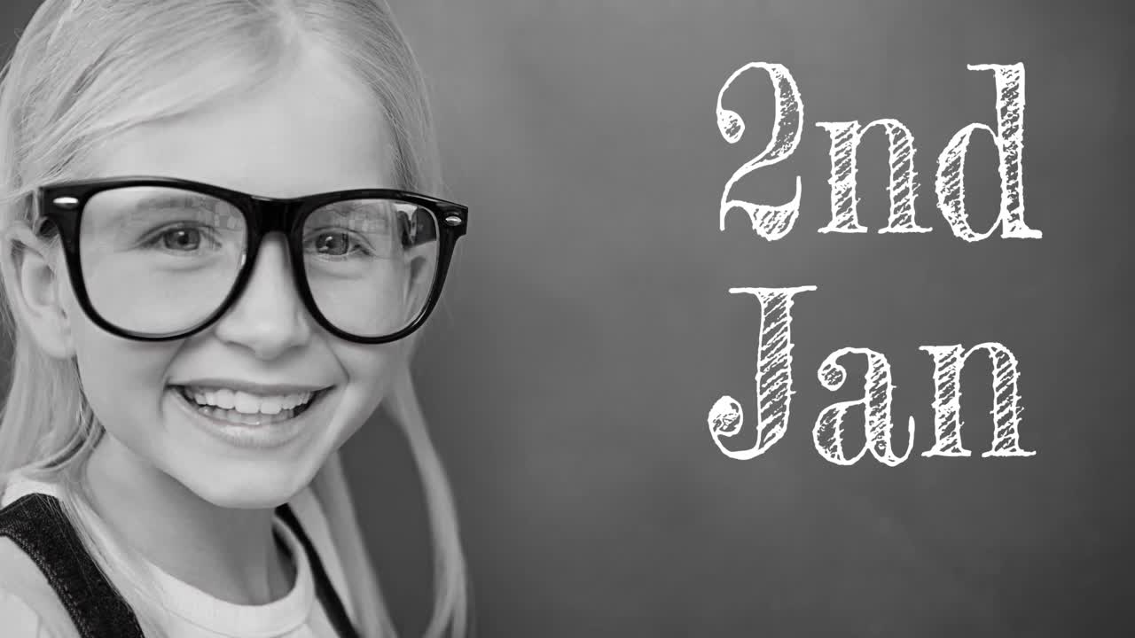 animacja tekstu z 2 stycznia nad szczęśliwą kaukaską uczennicą na szarym tle