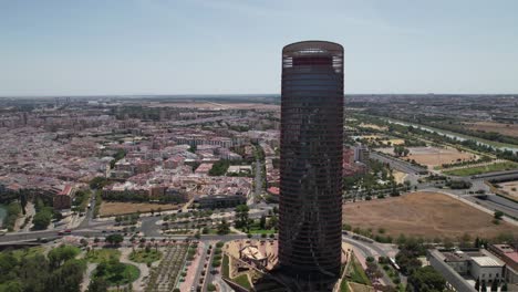 volando sobre el centro de la ciudad de sevilla andalucía españa