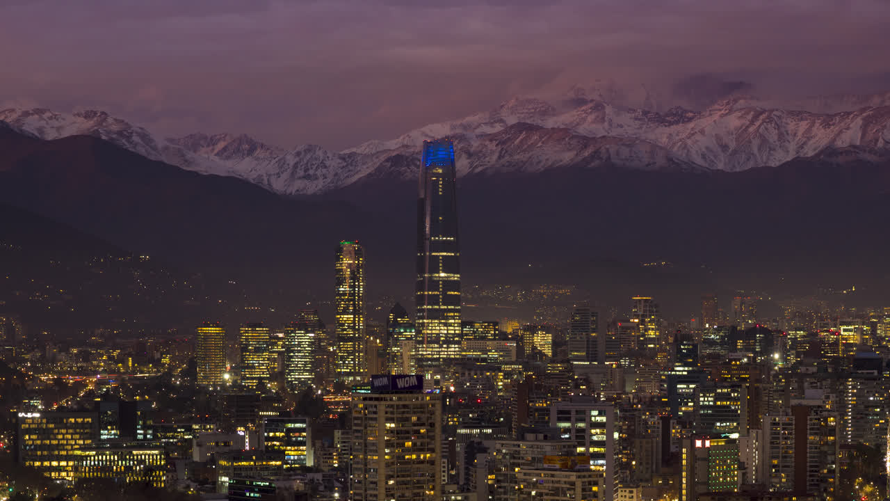 산티아고 데 칠레 스카이라인 황혼 타임  ⁇ 스