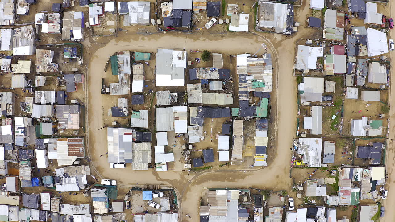 ¿cuánto tiempo plagará la pobreza a esta comunidad?