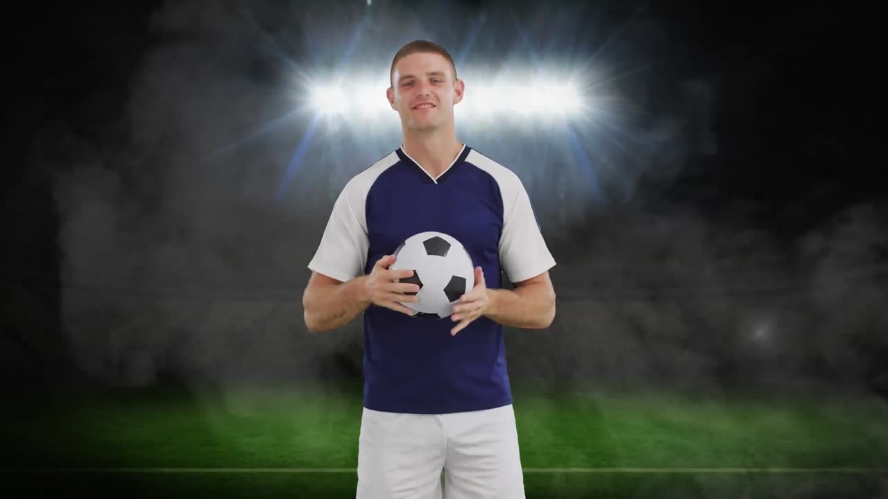 animazione dello stadio e fumo sopra il calciatore maschio caucasico sorridente