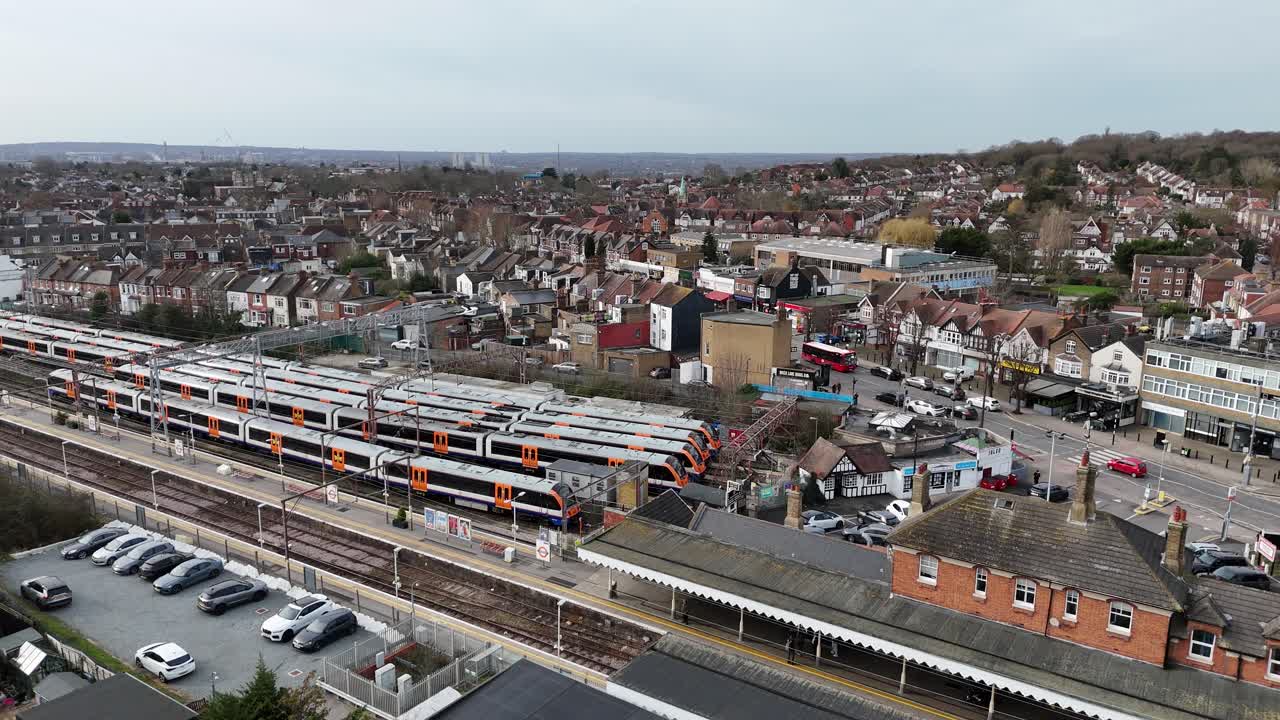 Spoorwegstation North Chingford, Oost-Londen, drone, lucht