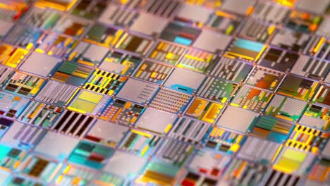 wafer semiconduttore di silicio in primo piano. in elettronica, un wafer chiamato anche fetta o substrato è una sottile fetta di semiconduttore, un silicio cristallino, utilizzato per la fabbricazione di circuiti integrati