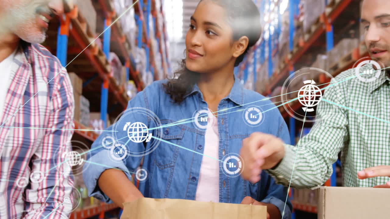 animación de la red de conexiones con iconos sobre diversos trabajadores que trabajan en el almacén