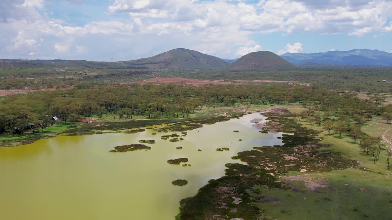 Filmato aereo di repertorio del Lago Elementaita, Guerriero dormiente