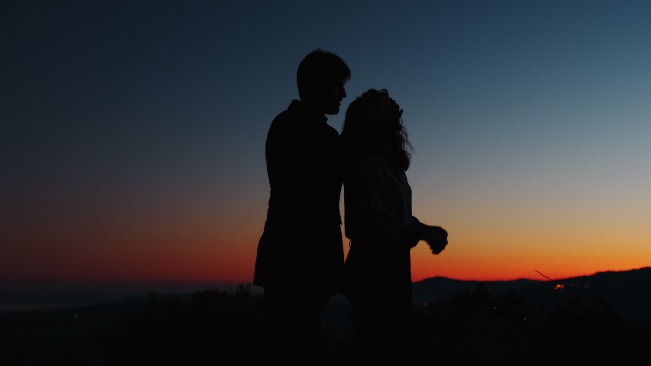 발렌타인 데이에 부부의 실루