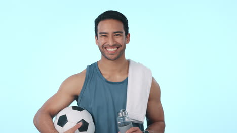 幸せな顔とサッカーの休憩の男