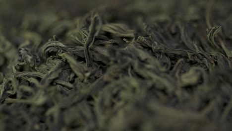 primer plano de las hojas de té negro