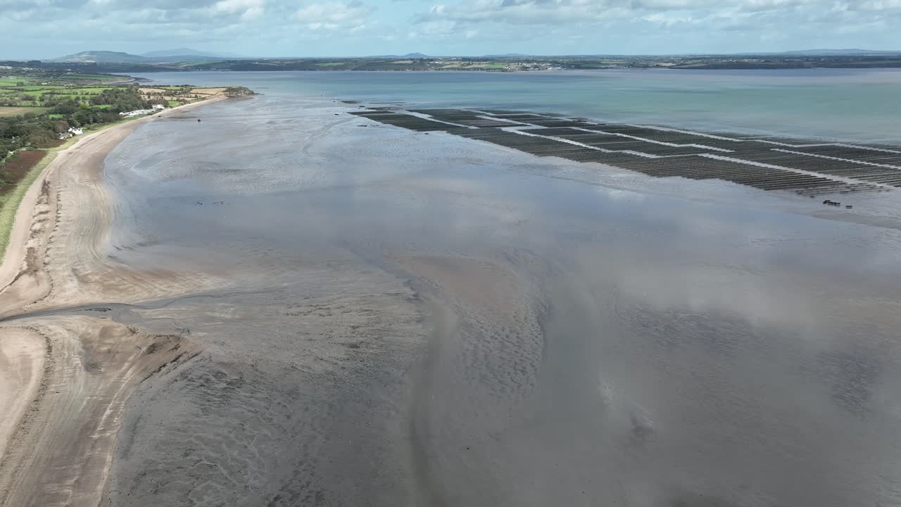 Overflyvning af Woodstown Strand og østersbanker ved lavvande på en varm, solrig efterårsdag.