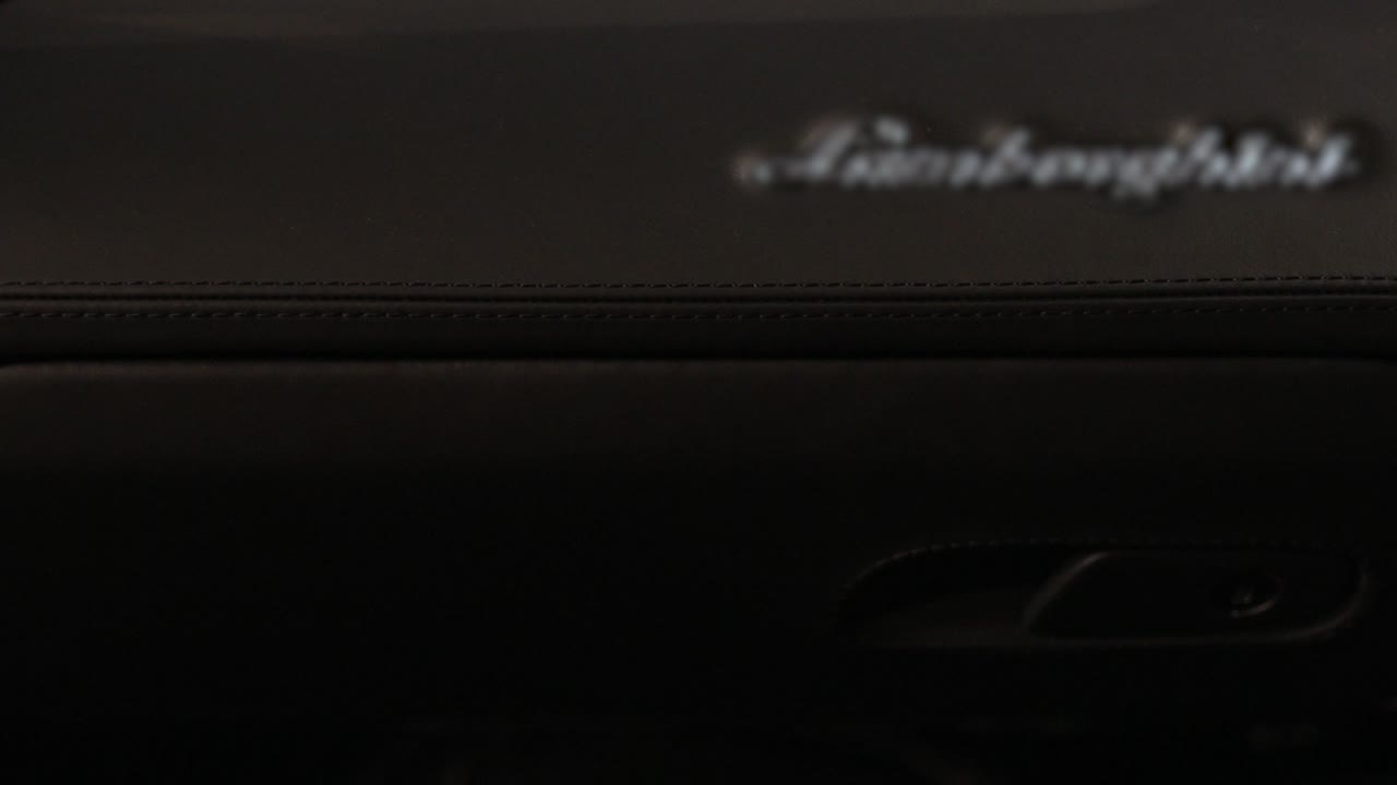 внутренняя коробка для перчаток lamborghini