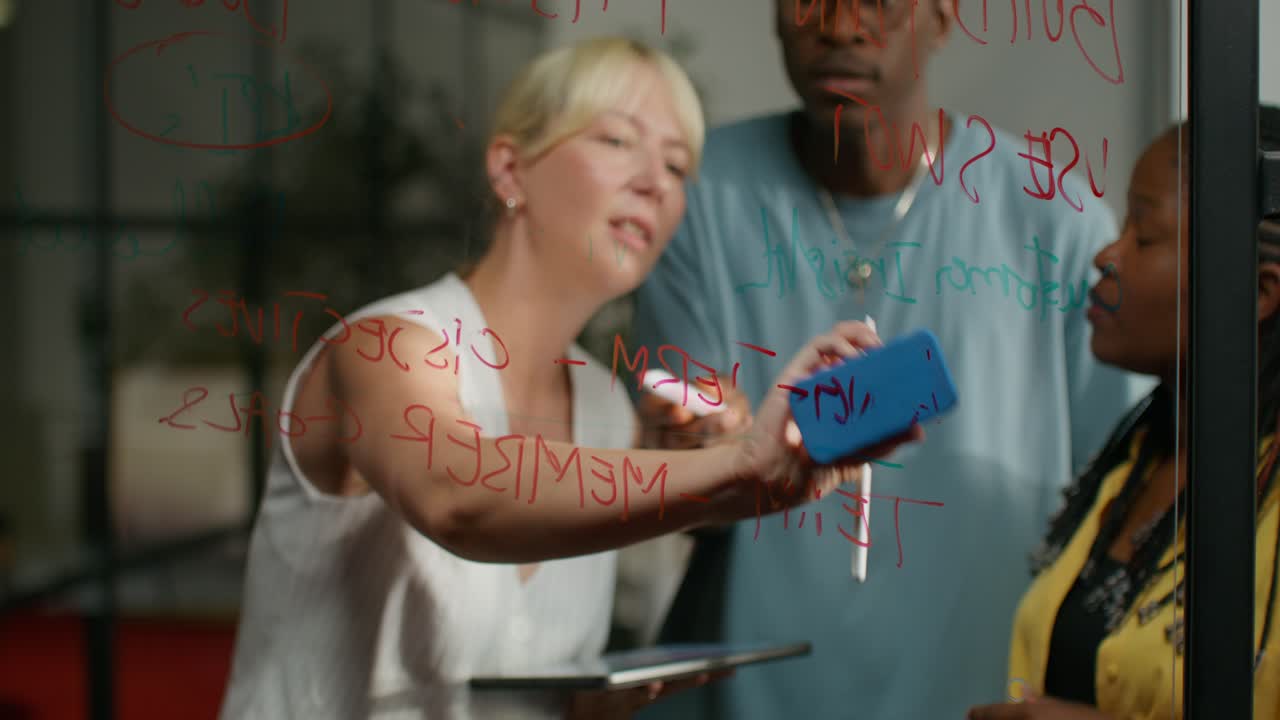 sesión de lluvia de ideas en equipo