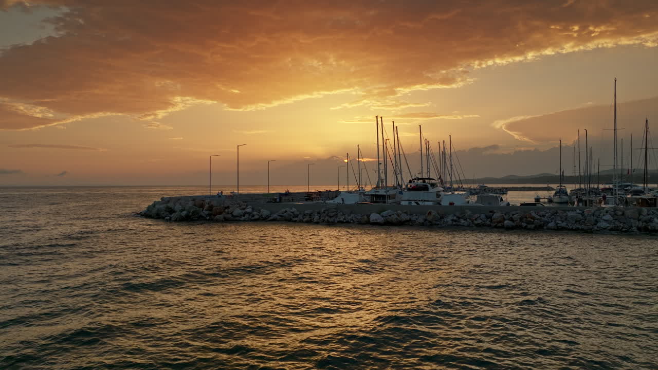 tramonto al porto turistico